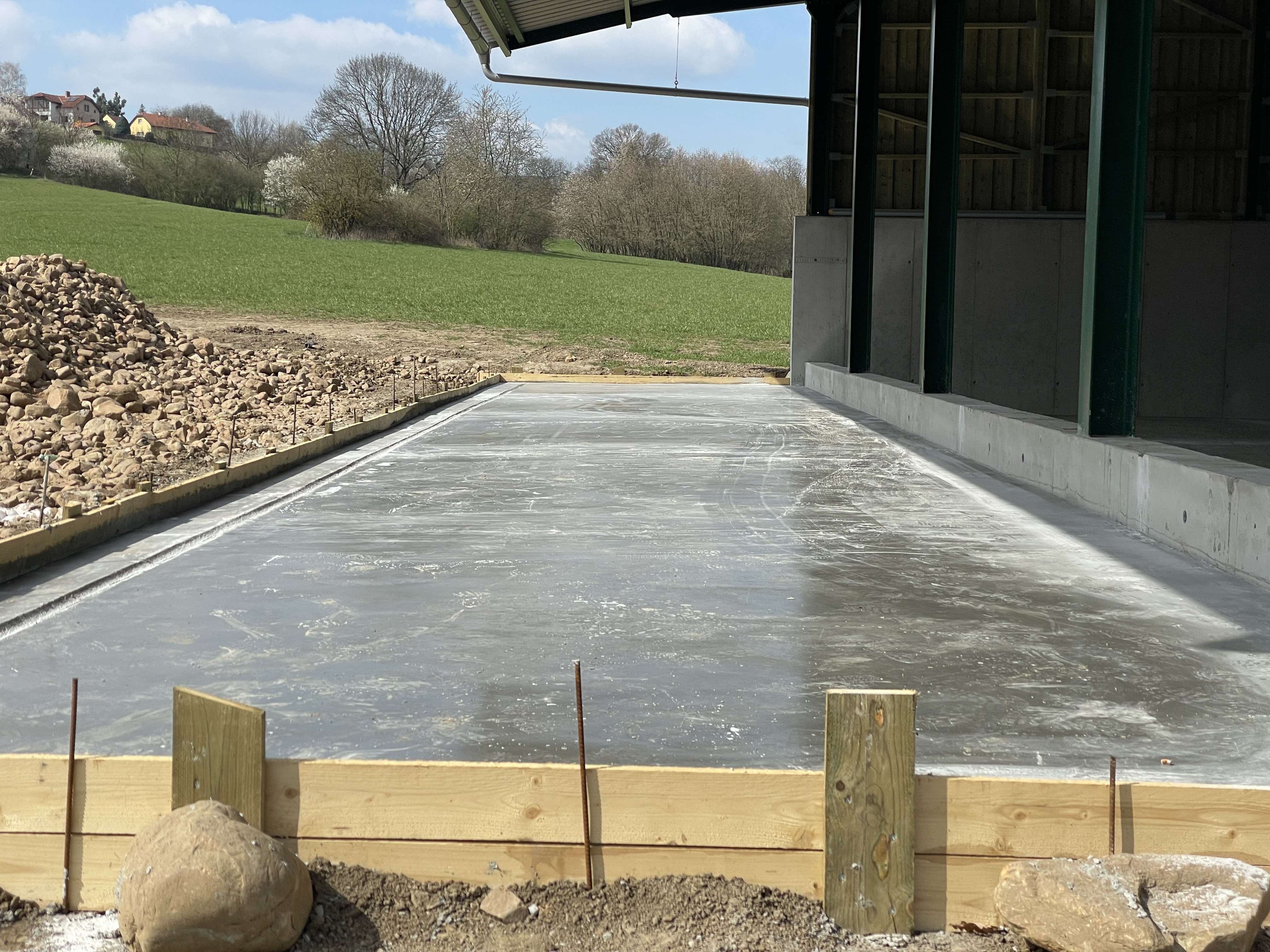 Moderní betonová podlaha FlightBeton